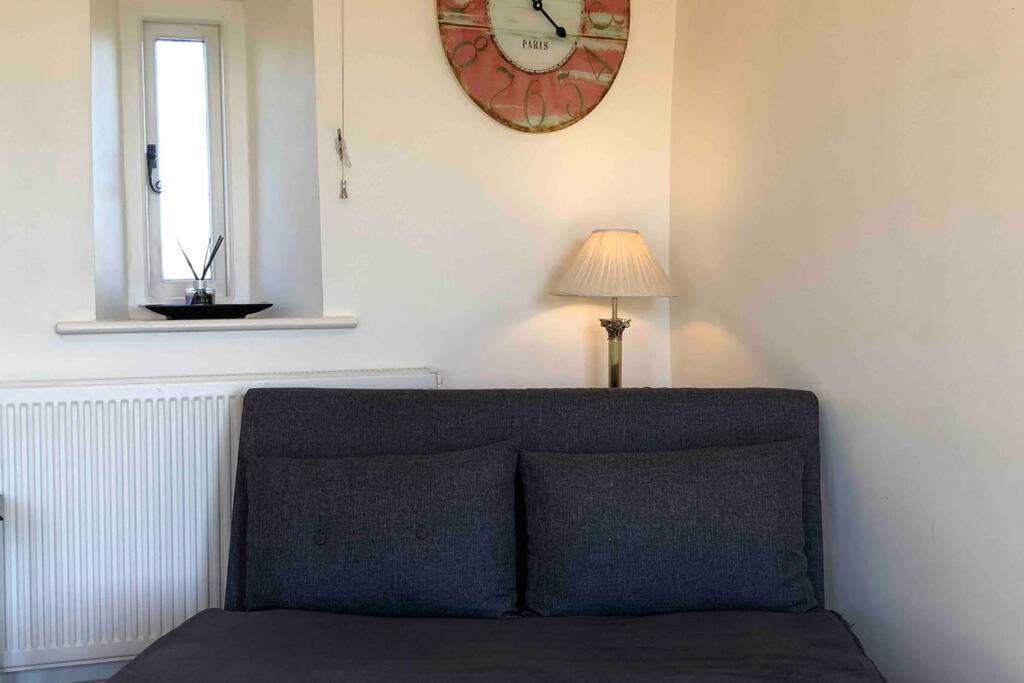 Secluded Romantic Cotswolds Barn - Sleeps 2 To 4 - Near Cirencester - Dog Friendly Villa Kemble Екстериор снимка