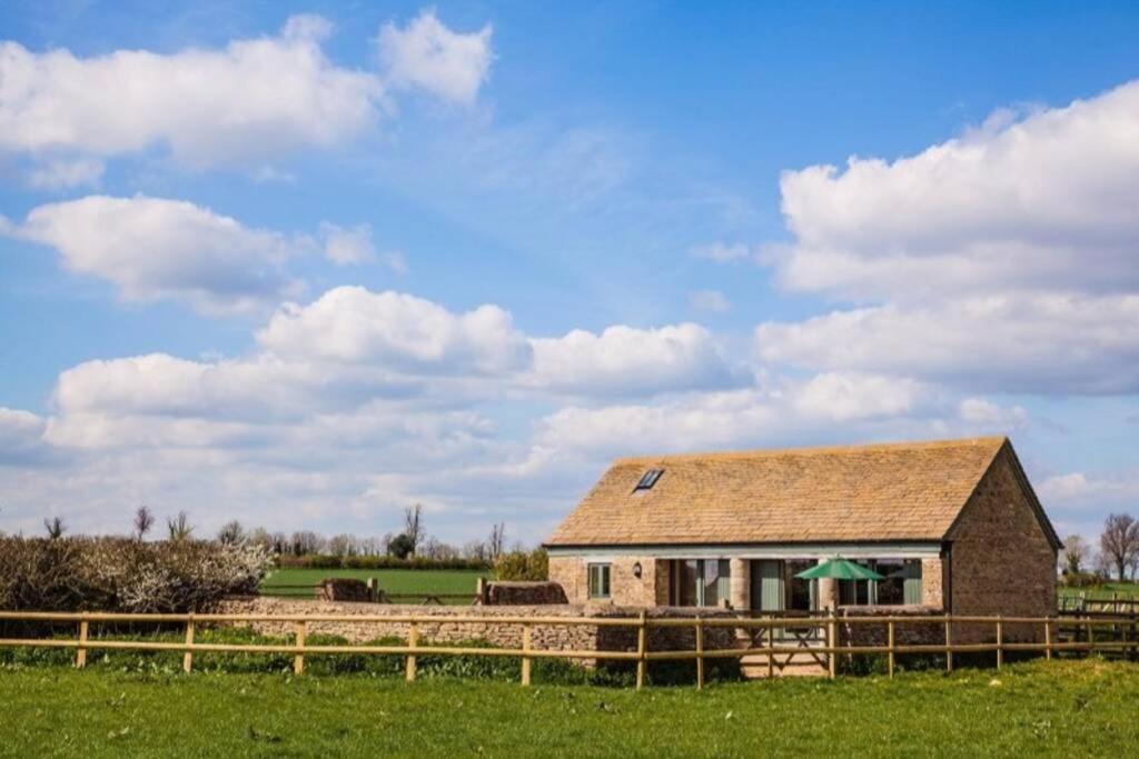 Secluded Romantic Cotswolds Barn - Sleeps 2 To 4 - Near Cirencester - Dog Friendly Villa Kemble Екстериор снимка