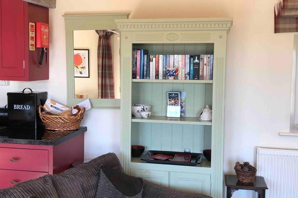 Secluded Romantic Cotswolds Barn - Sleeps 2 To 4 - Near Cirencester - Dog Friendly Villa Kemble Екстериор снимка